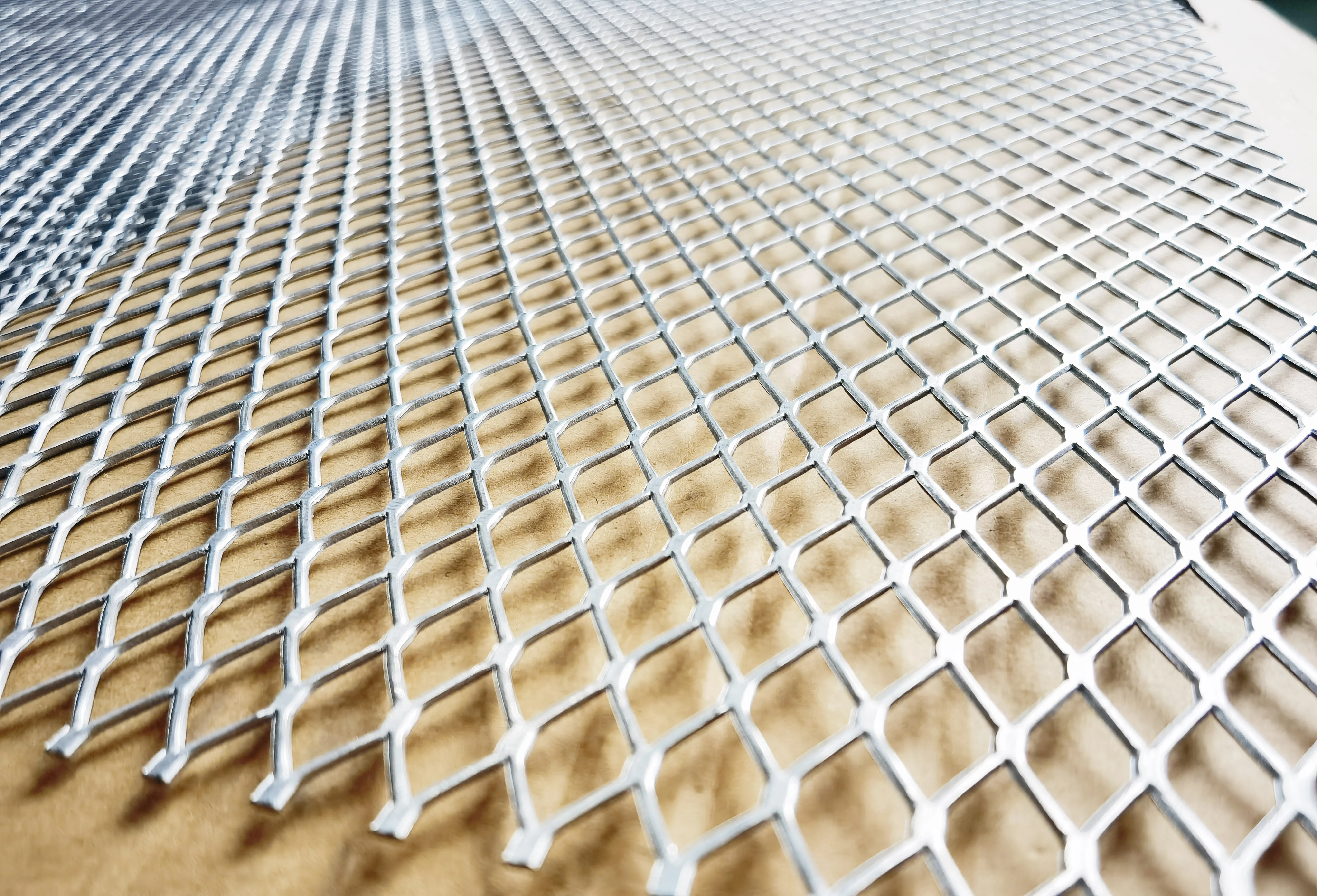 OEM of expanded metal mesh for air filter cartridge and Fence  panels  grids walkways Protections  barres