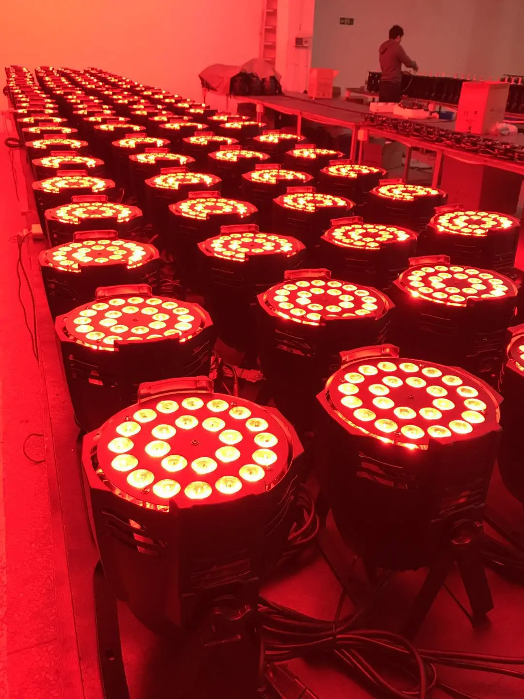 Powerful Stage Lighting 4 in 1 24pcs LED Par Can par light for indoor