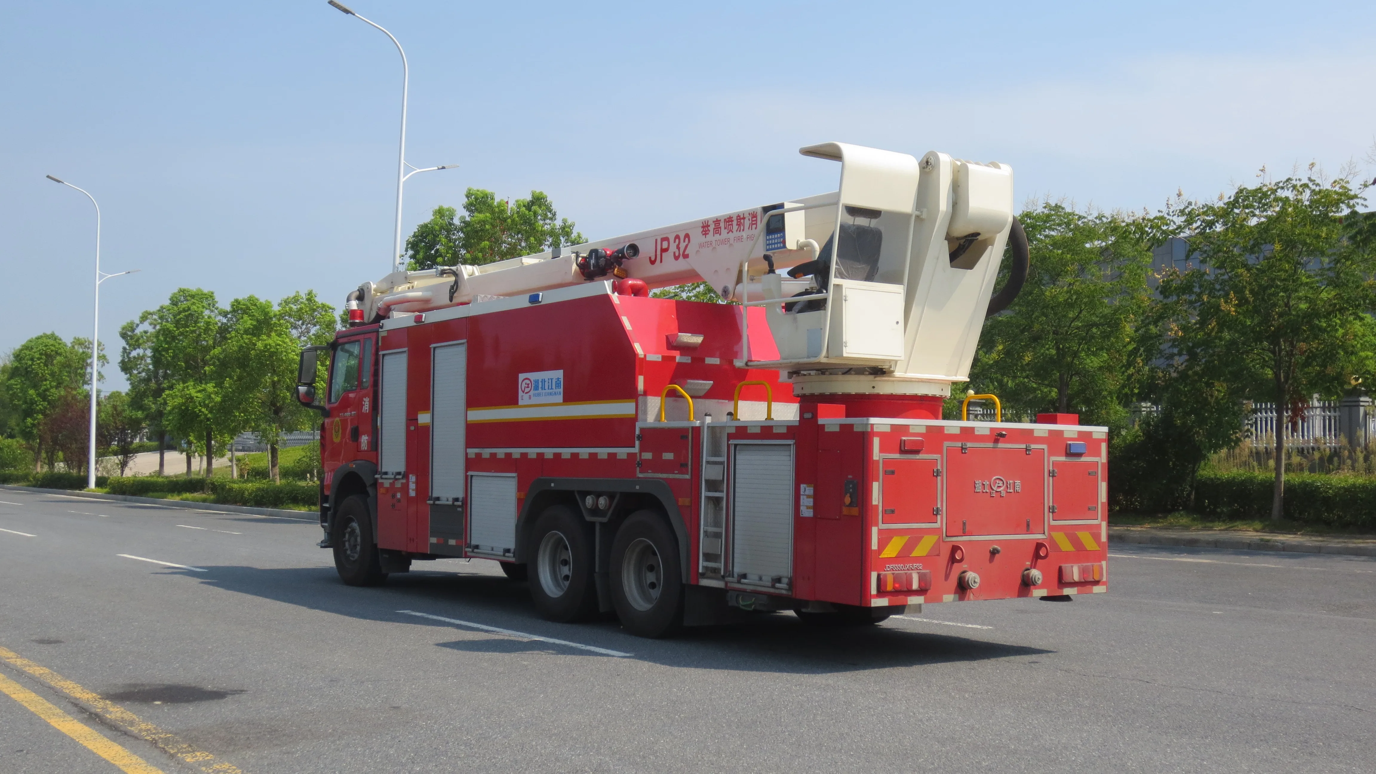 Sinotruk trucks Fire Emergency 6*4 truck with Fire Rescue Rolling Shutter fire truck for sale