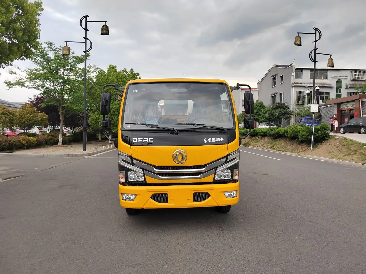 Intelligent Asphalt Distributor Truck Bitumen Emulsion Spreading Truck with cheap price