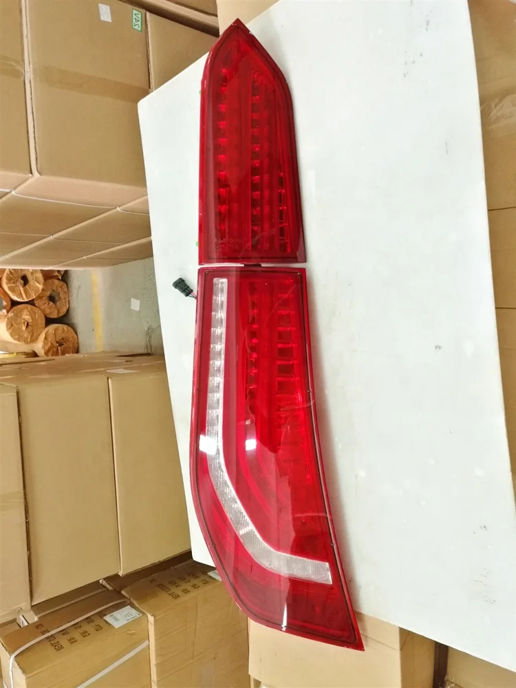 Auto lighting system bus parts HC-B-2676-1 24V Irizar rear lamp tail lights led I8