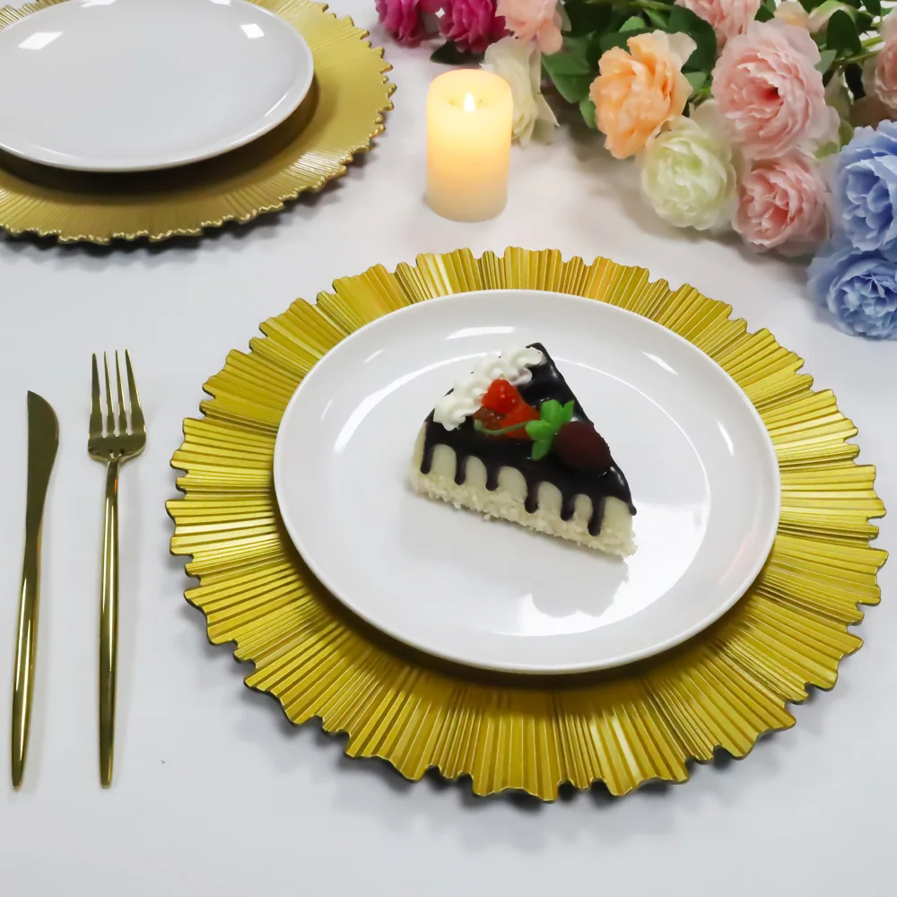 2022 New Arrival Wholesale Price Unbreakable 13 Inch Gold Reusable Decorative Plastic Chargers Plates For Wedding