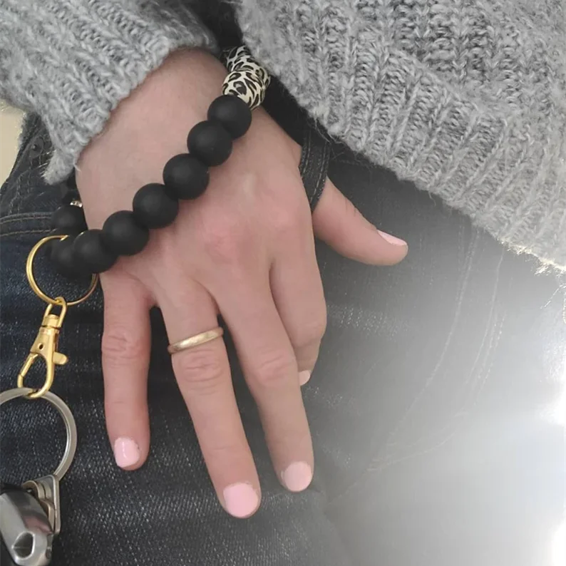 Personalized Animal Leopard And Black Silicone Beaded Bracelet Keychain For Women Car Accessories Cheetah Beads Bangle Keyring