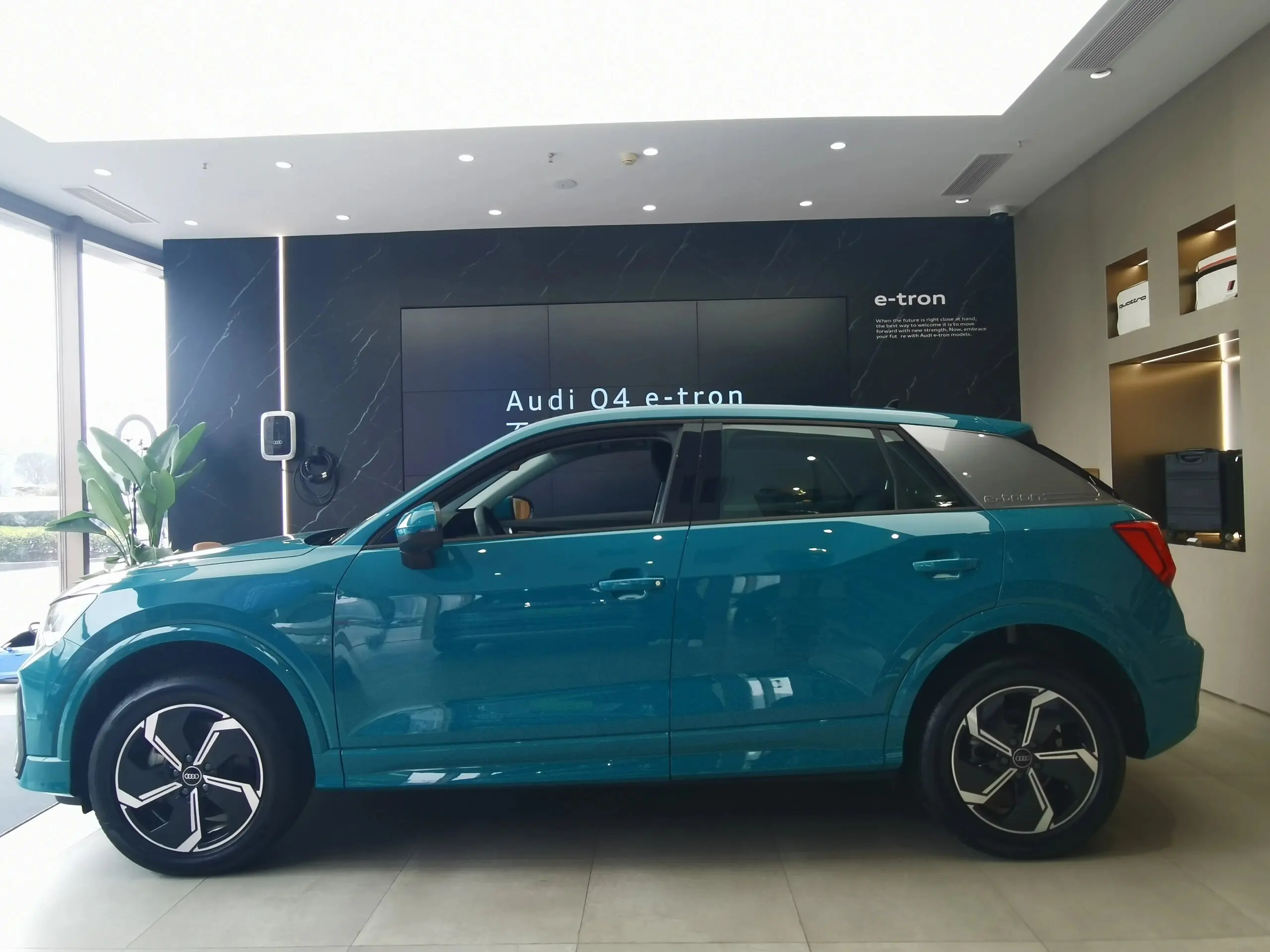 Audis Q2L e-tron новая энергетическая Автомобильная внедорожник 2024 Чистая электрическая умная крутая модель EV Car