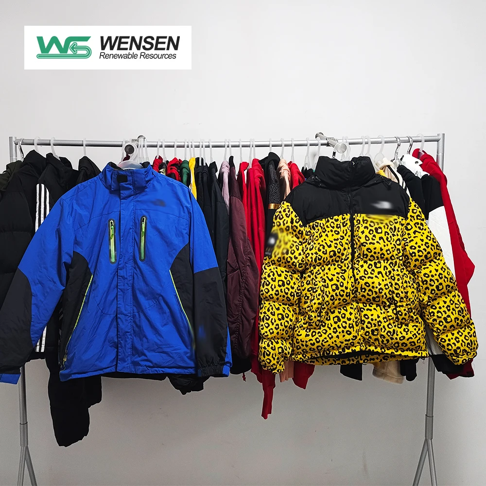 Зимнее пальто с капюшоном