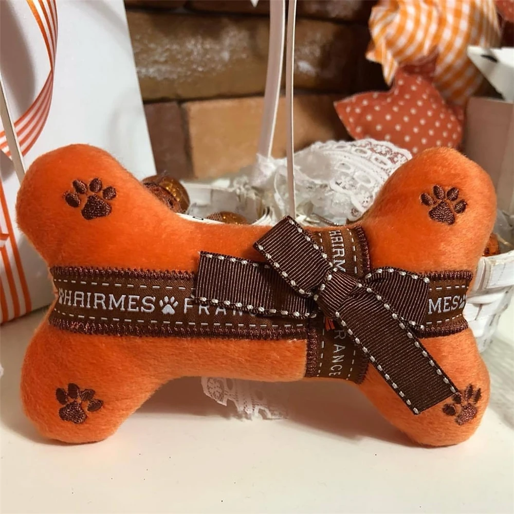 Luxury Designer Pet Dog Accessories Cute Fashion Dog Toys Champagne Bottle Gift Box Squeak Plush Dog Toys