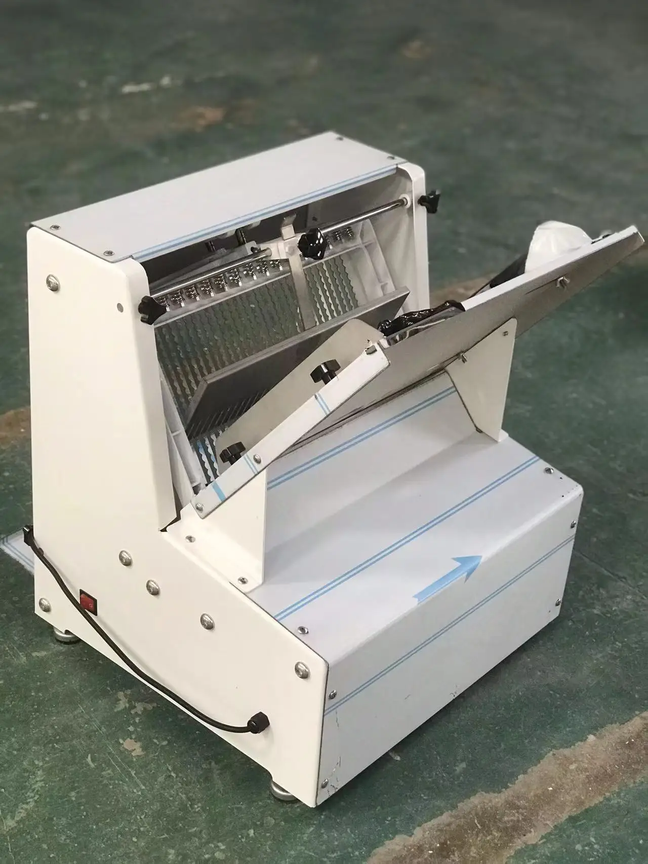 Electric 7/8/9/12/15mm Bread Cutter Slicer Commercial small Toast Bread slicer Machine Price