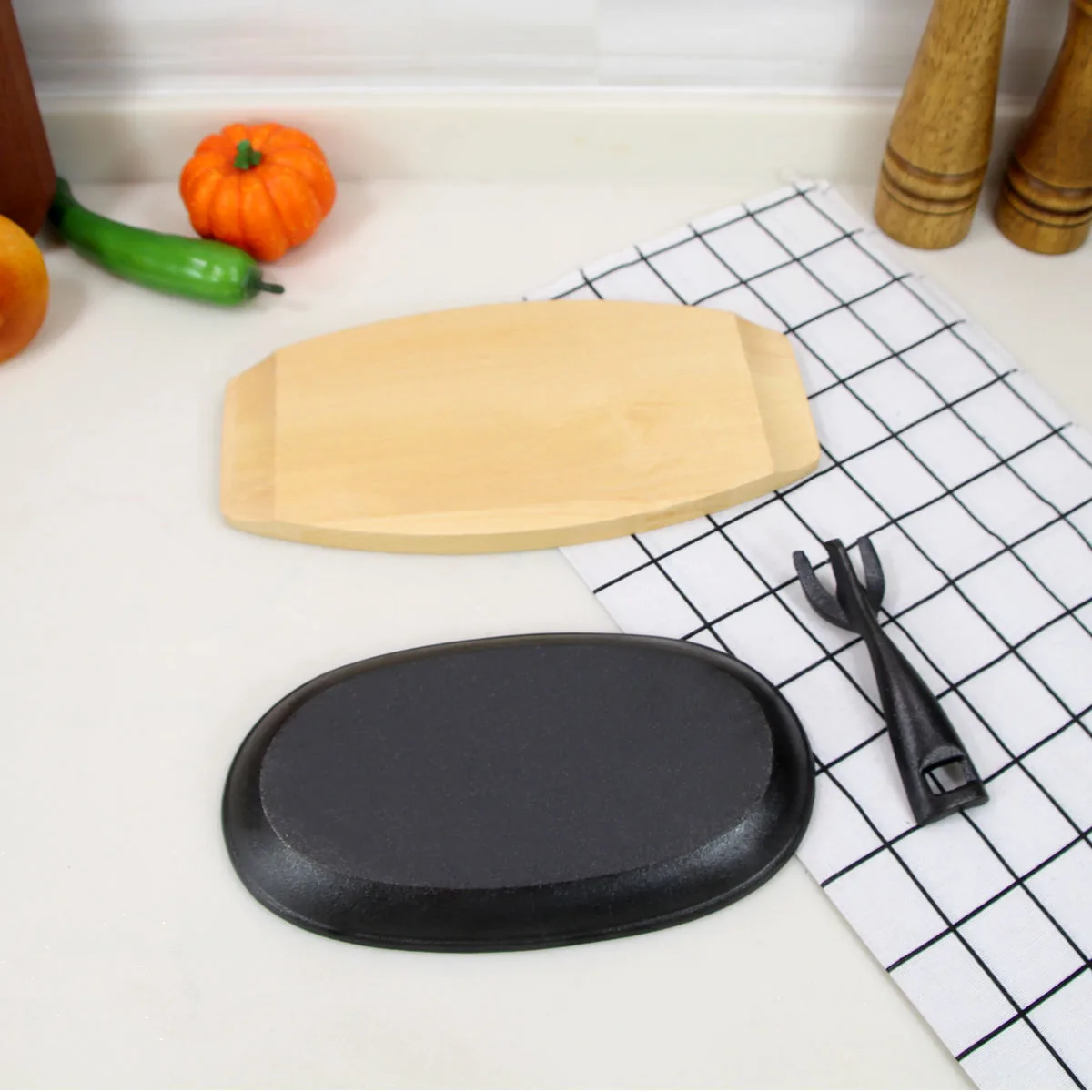 Oval Pre-Seasoned 24x14cm Cast Iron Hot Skillet Plate Sets Non Stick Fry Grill Sizzling Steak Pan with wooden base