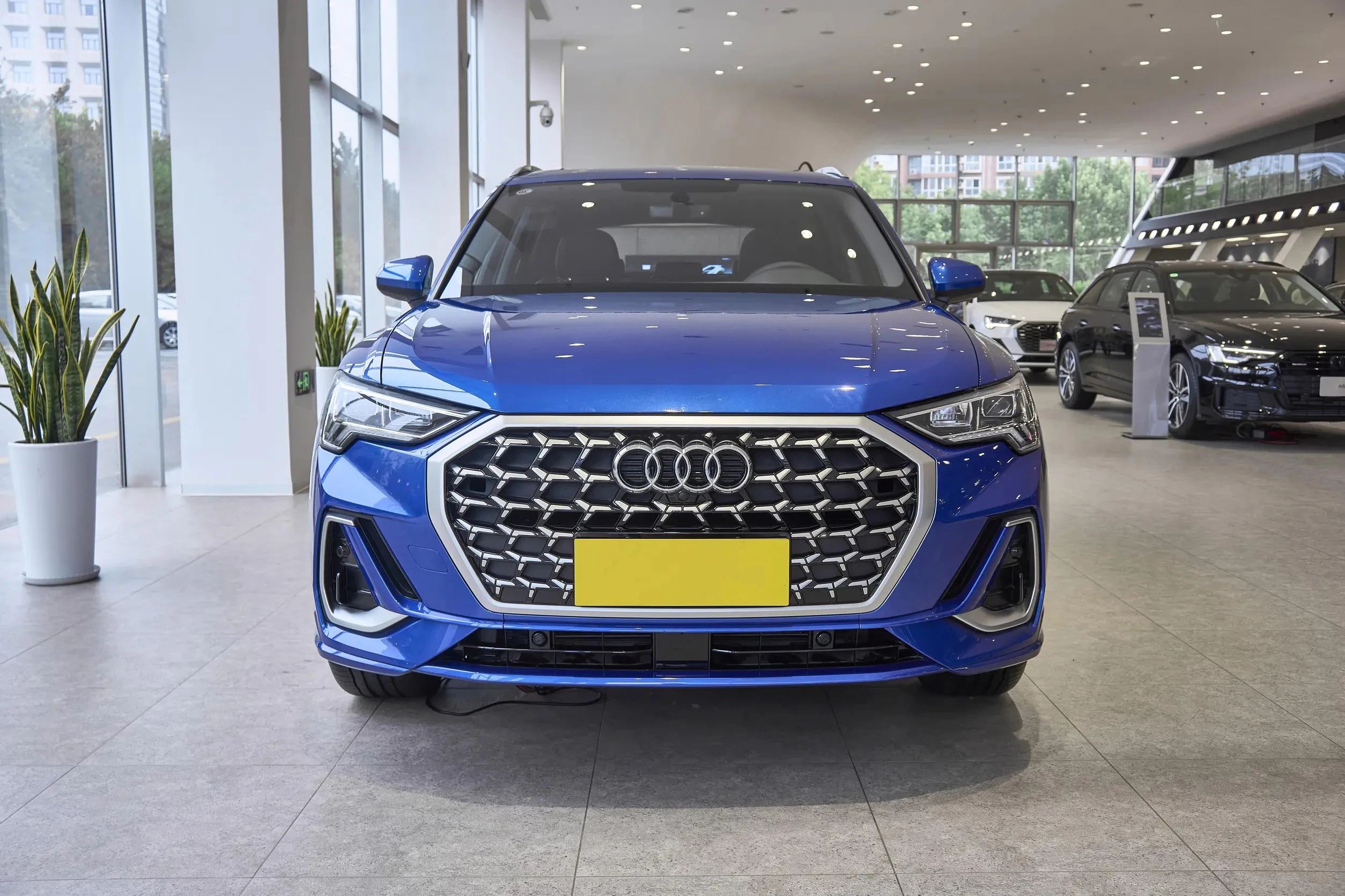 2025 2024 Good Performance Auto Q3 Audi 250Nm Gasoline Petrol Compact SUV High Speed 200kmh Faw Audi 60L Tank Volume 5 Seat SUV
