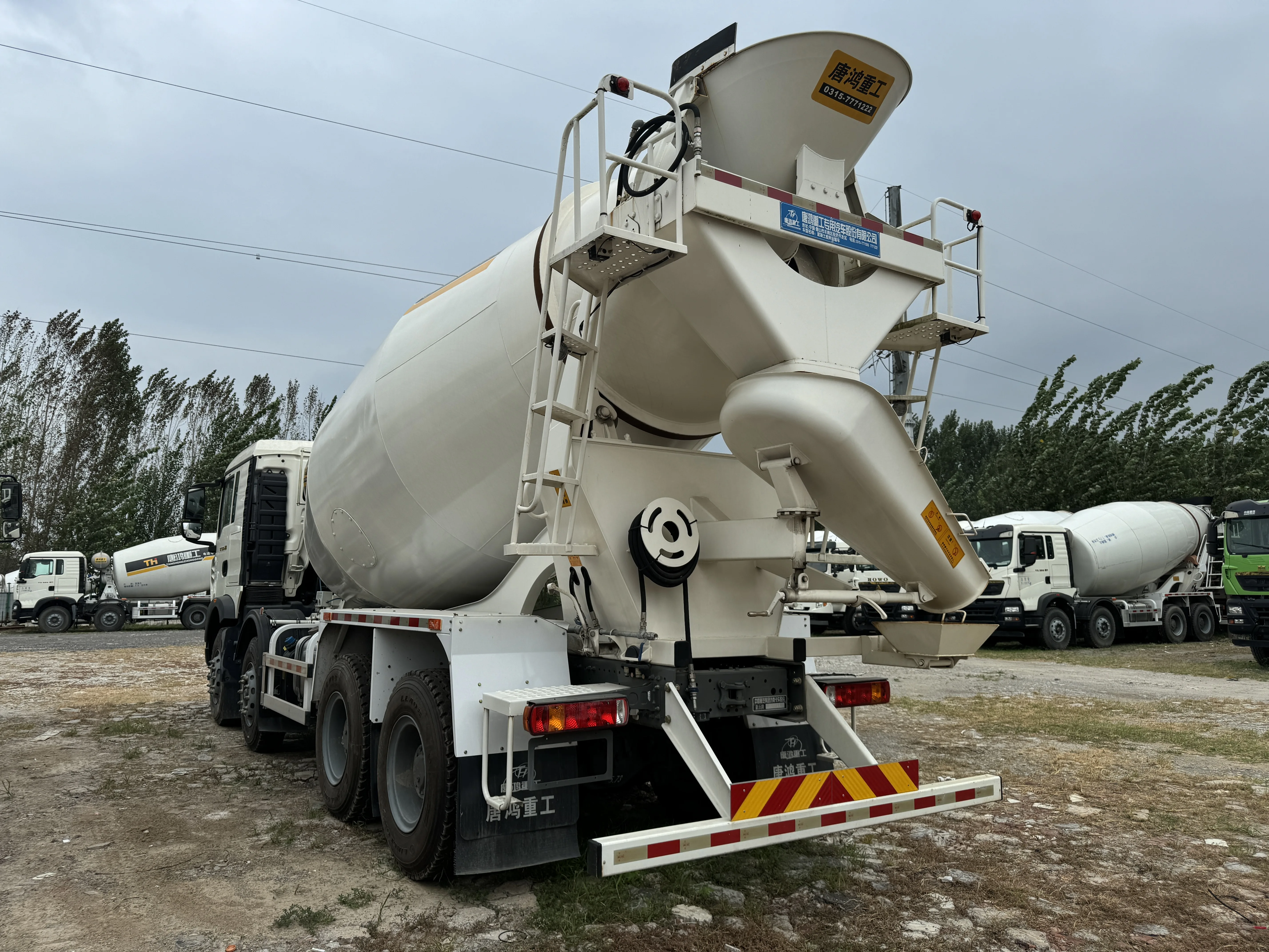 HOWO Selling Sinotruk Diesel Cement Concrete Mixer Truck 8M3 10M3 12M3 Cheap Price Construction Used Concrete Mixer Truck