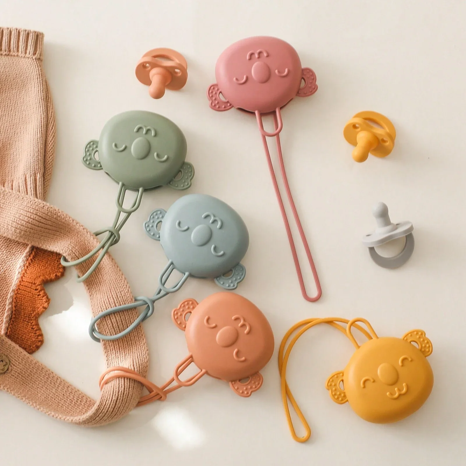 Custom Logo BPA Free Silicone Pacifier Nipple Storage Container Cartoon Pattern 0-12 Months Age Silica Gel Pacifier Holder Case