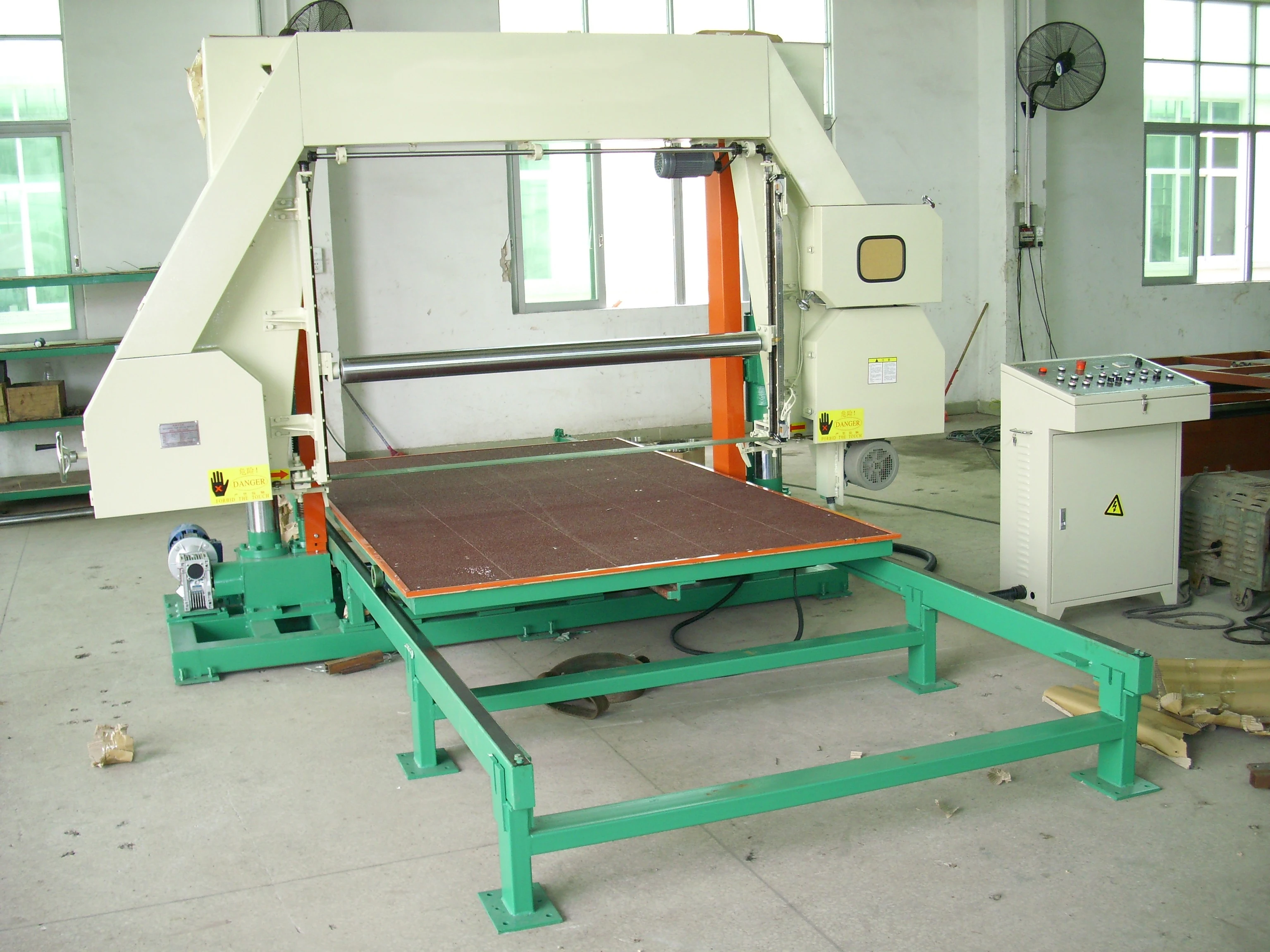 D&T 2022 New & Hot Horizontal Foam Cutting Machine for EVA Mattress sponge EPSpaperboard slicing ODM acceptable with good price