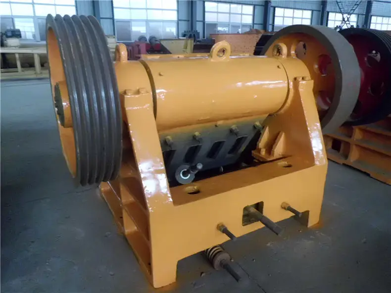Mobile diesel engine small jaw crusher 250x400