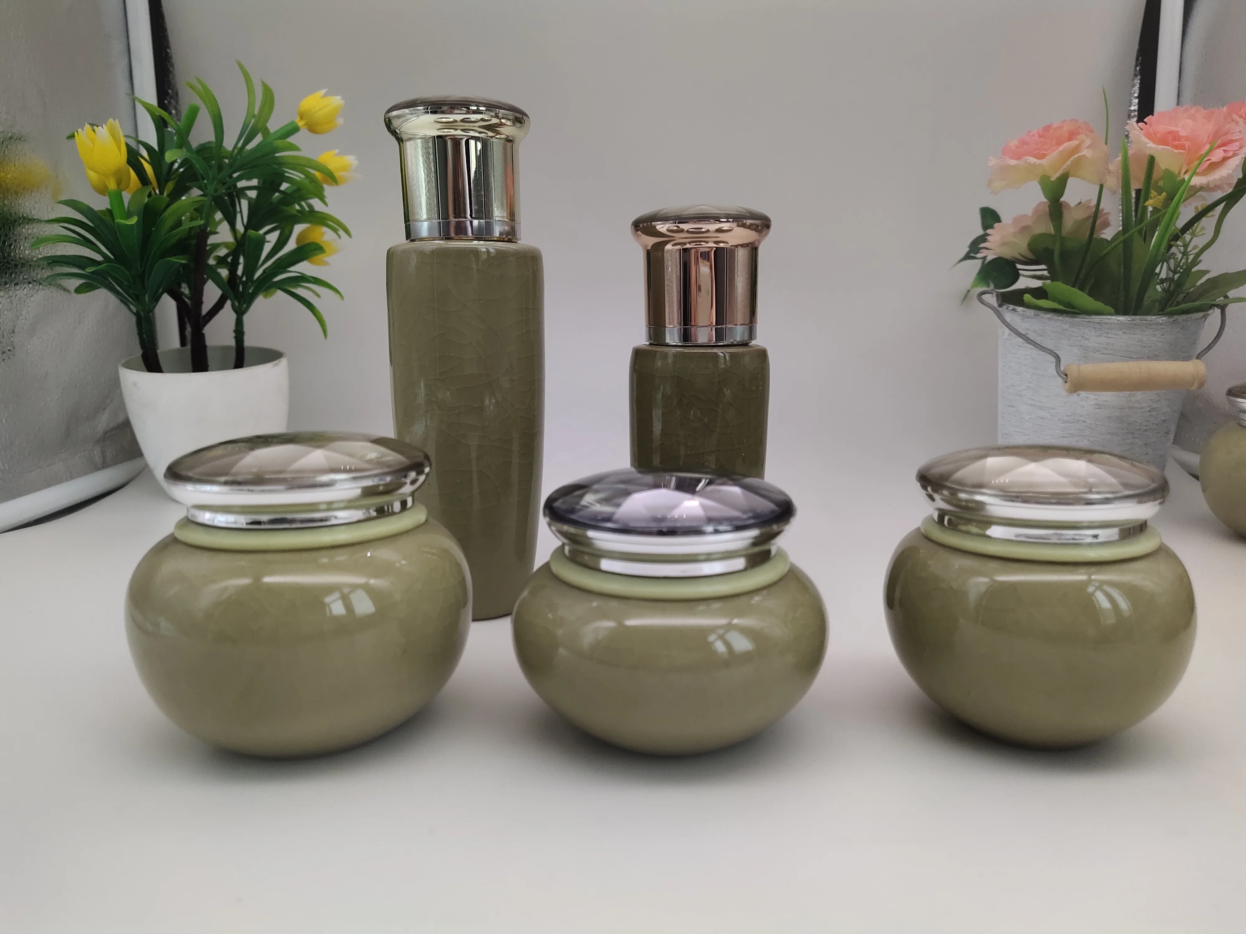 Personal care luxury ceramics bottle set Ice crack cream lotion ceramic bottles