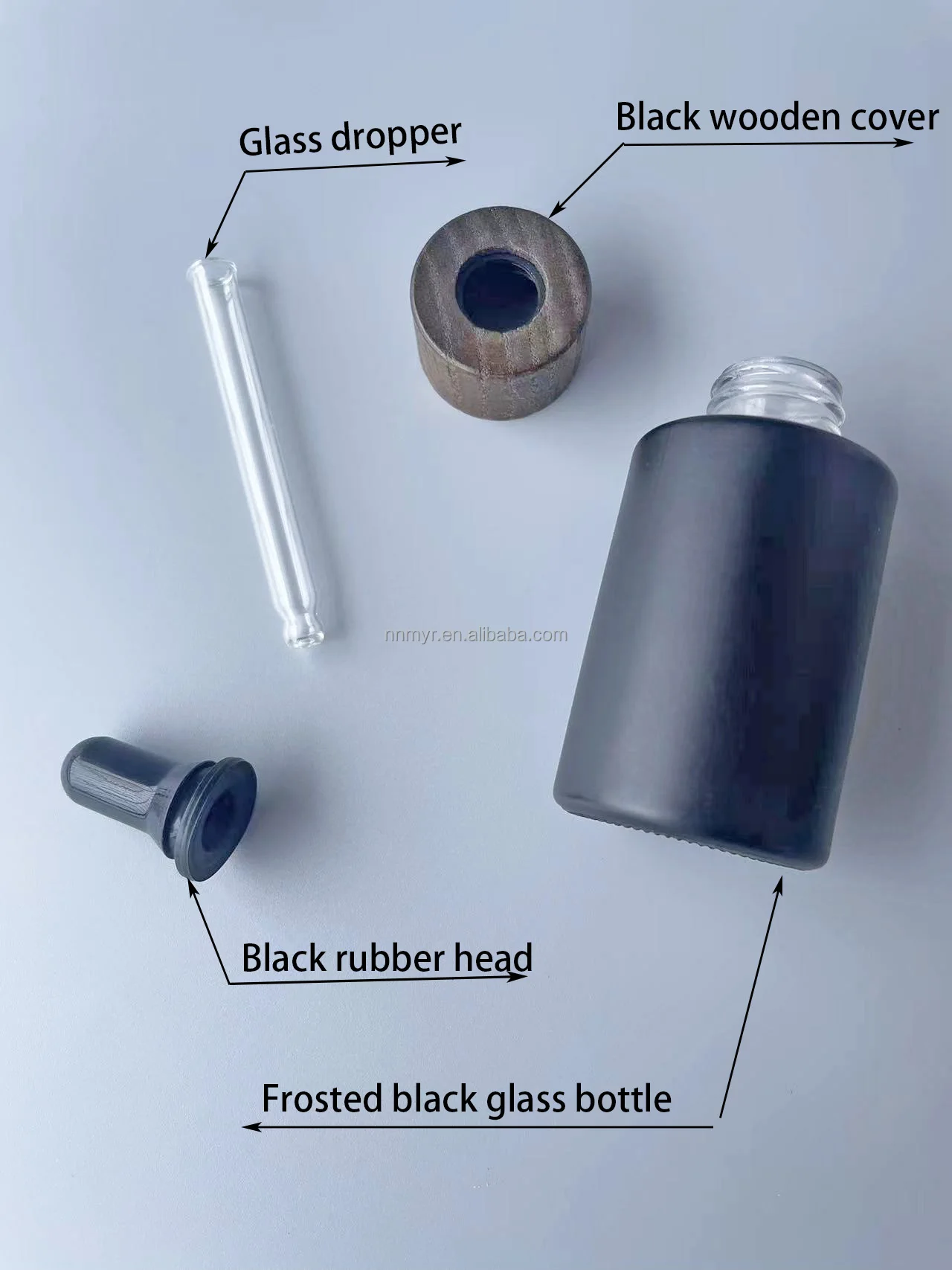 Factory customizes packaging for different types of skincare products, which are biodegradable and labeled in small quantities.