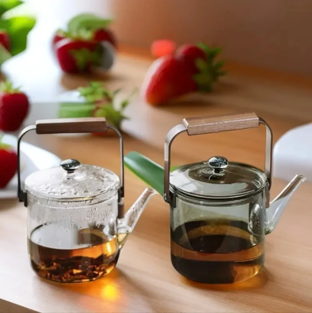 2024 high borosilicate hydrochloric acid glass tea and coffee pot lid and handle design is simple and generous
