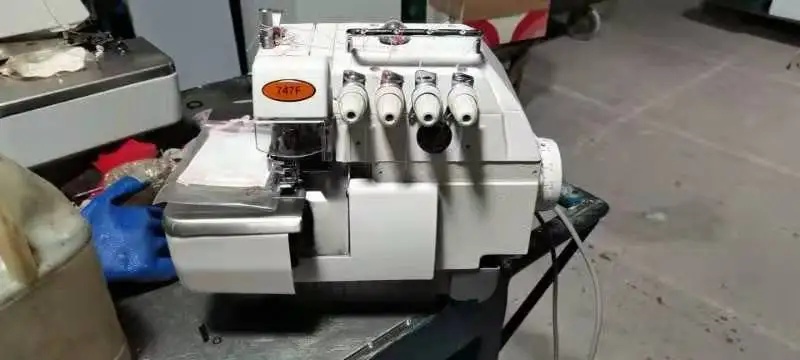 QK-747 cheap price 747 model Servo motor belt 4 thread overlock sewing machine industrial
