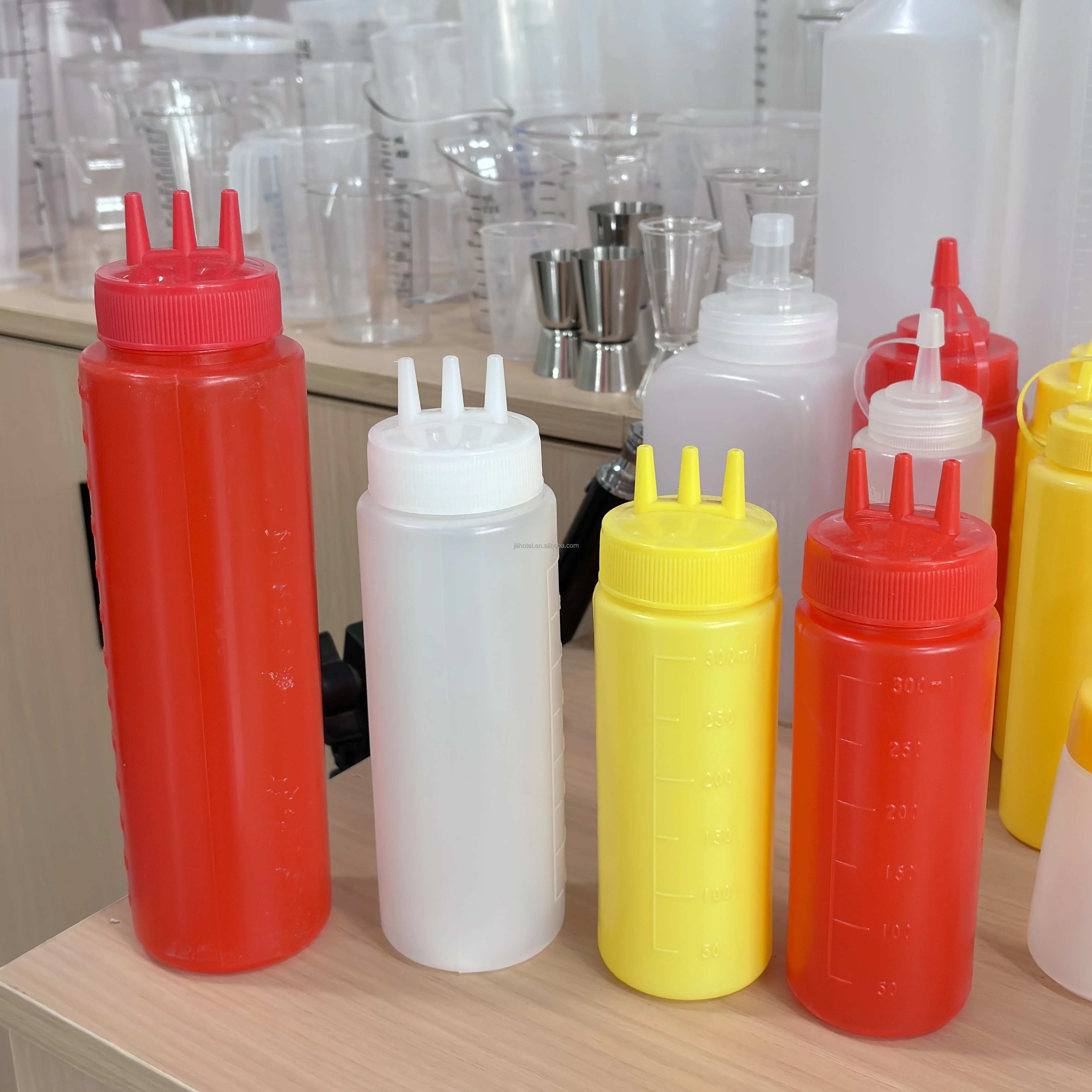3-Hole Squeeze Bottle for Ketchup Mustard Salad Dressing Seasoning for Family Restaurant Bakery Hotel Supplies