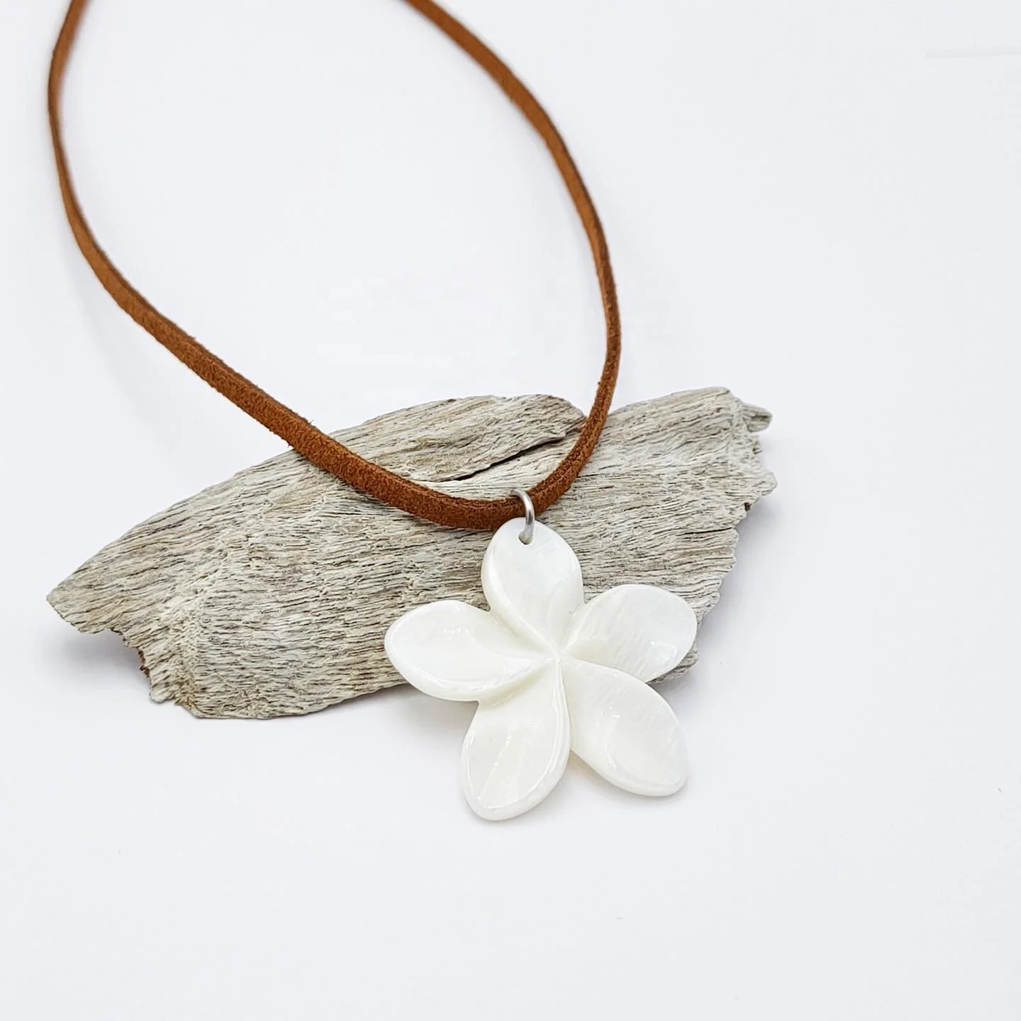 Natural Shell Beads Pendant Flower Mother of Pearl Shell Charms for DIY Earrings Necklace Jewelry Making