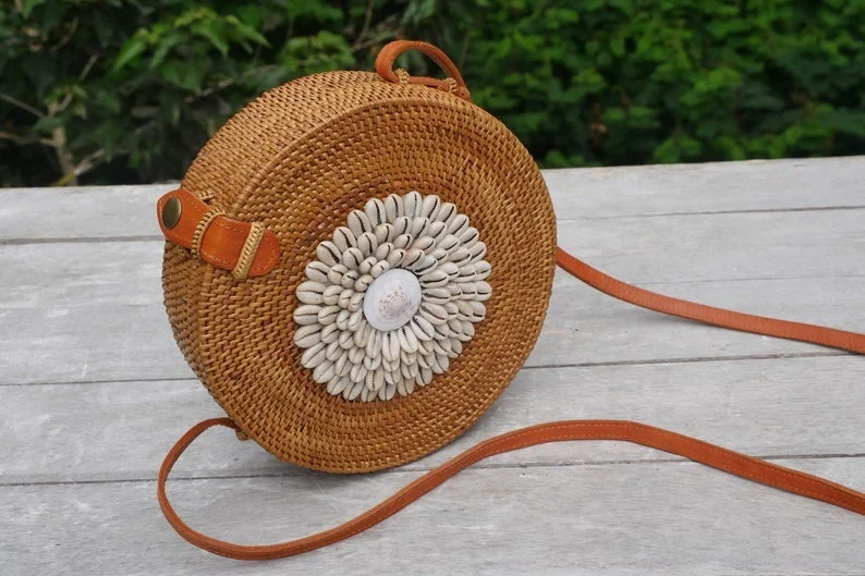 Unique Brown Bali Rattan Handicraft Bag Cowrie Shell Lady Fashion Boho Chic Purse