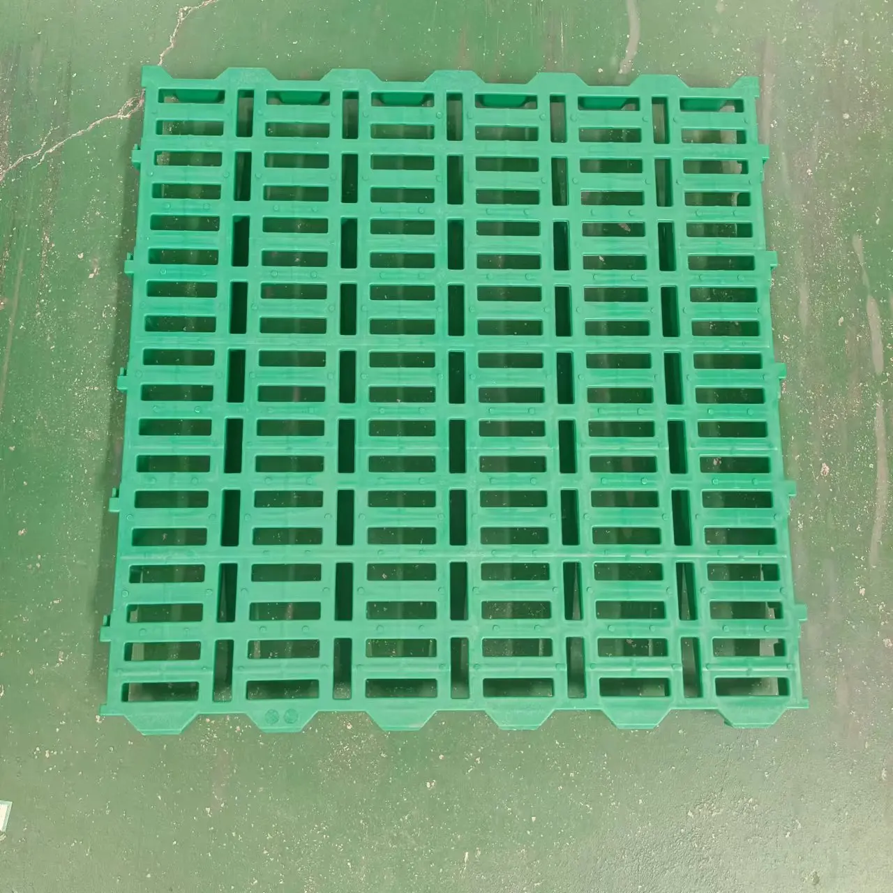 anti skid eight years warranty sheep farm plastic slatted flooring for goat pig shed