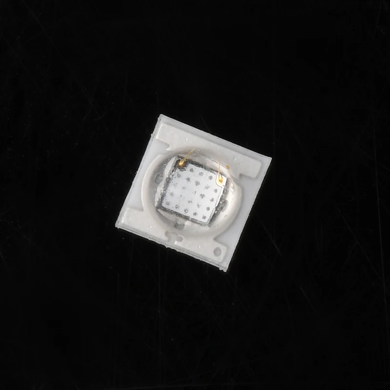 UVA светодиодный вертикальный чип малых и средних мощность 365 ~ 375nm УФ светодиодное освещение конструкции схемы для игрушка отверждения 365-375nm 700-900