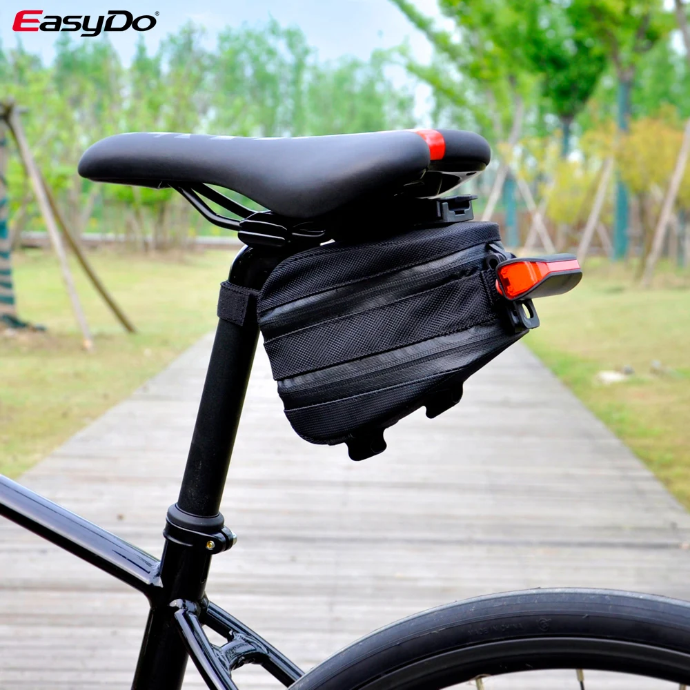 New Design E-scooter Bike Rear Light Bike Tail Light for Bike 2200ma.h Rechargeable 15 Pcs Lamp Beads Battery 1.5 Hours Card Box