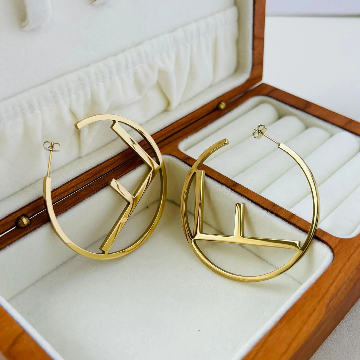 Fashion Brand 5Cm 18K Gold Plated Stainless Steel  V Dc F Latest Style Aretes Designer Big Earrings