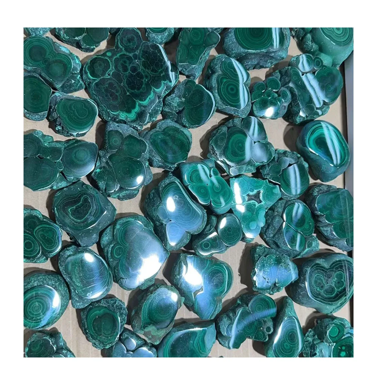 High Quality Green Malachite Slab Carved Nature Crystal Diamond in Free Form Feng Shui Style for Love-Themed Gift