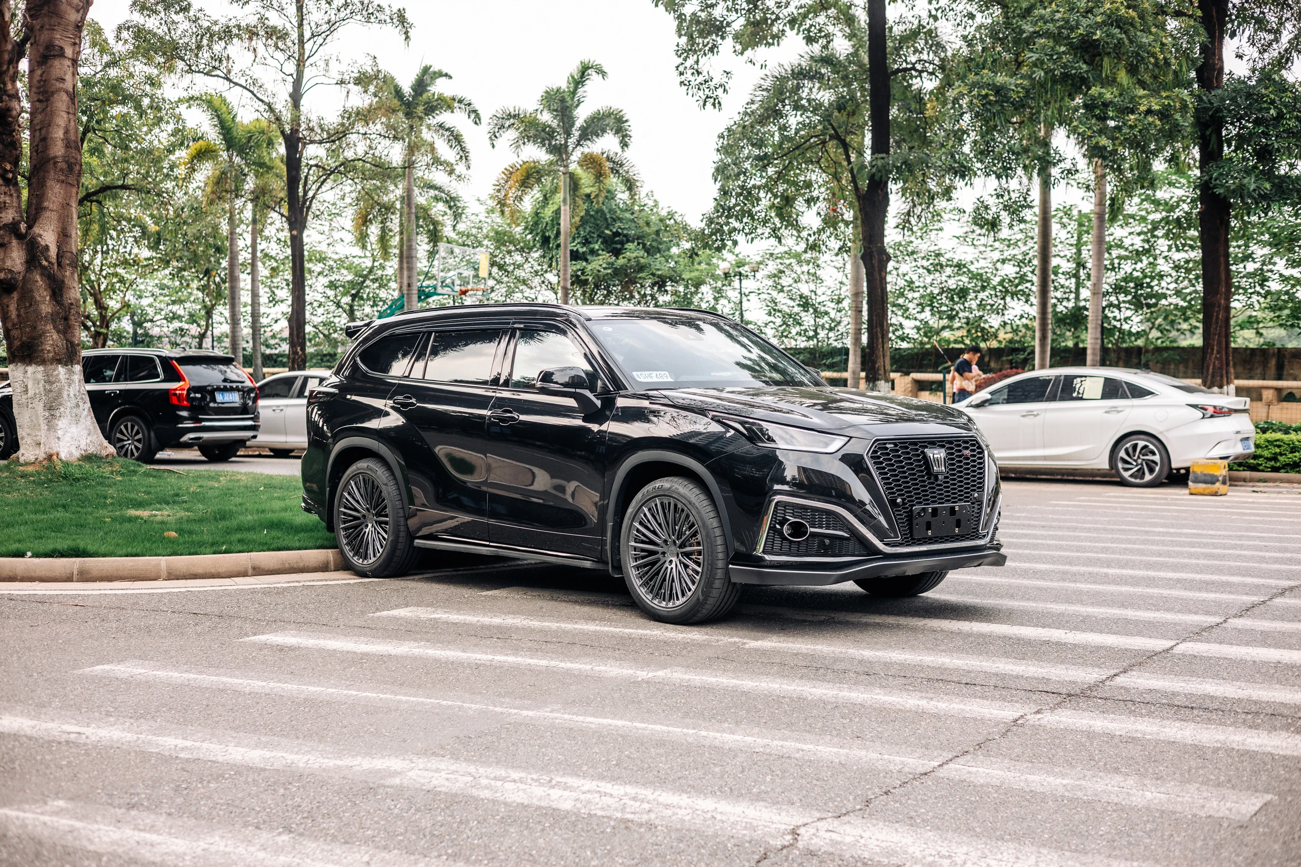Новый автомобиль для yota Crown Kluger 2 0 т 4WD 7 мест внедорожник среднего размера