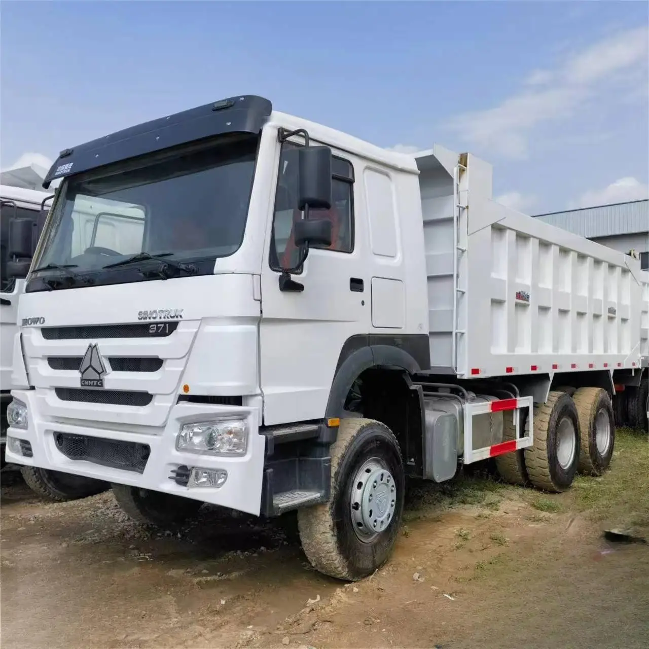 Used Howo 40 Ton 6x4 Manual Transmission Dump Truck 10 Wheels Weichai Engine Euro 2 Standard Diesel Fuel Steel Material 371 HP