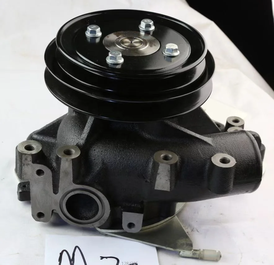 truck engine parts FV415 8DC9 water pump for Mitsubishi fuso OEM ME095657