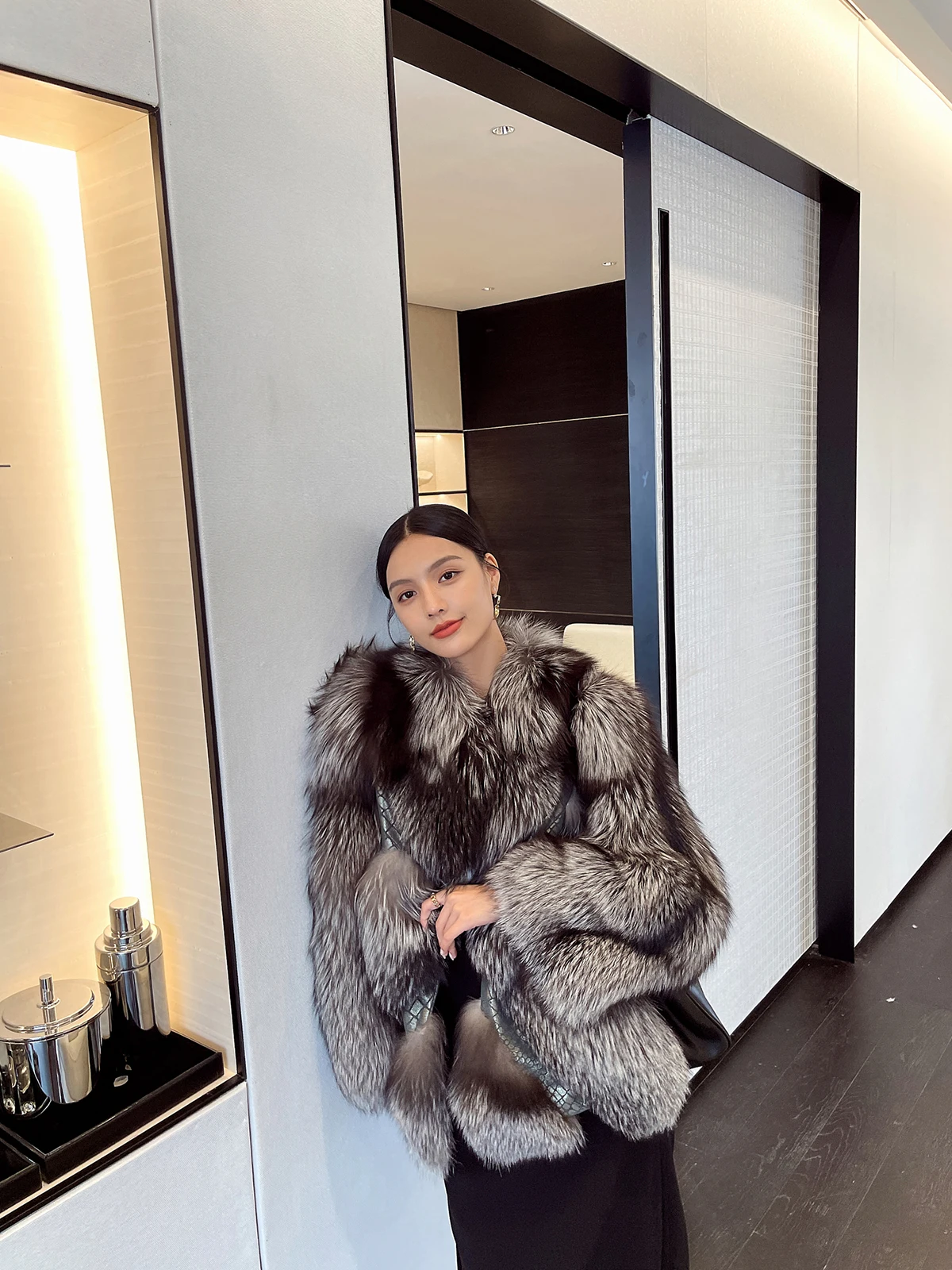 Top Quality Best Price High End Winter Color Silver Fox Fur Jacket Women Short Real Fox Fur Coat