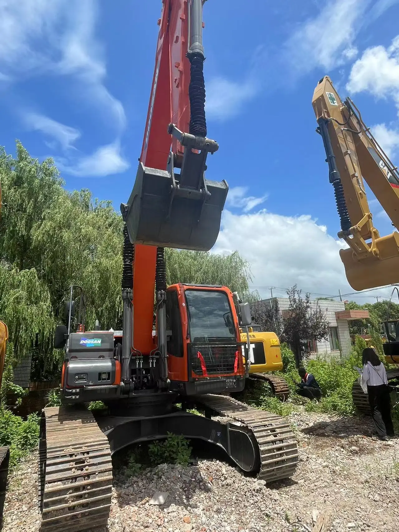 Doosan DX225LC Excavator  Used Doosan Digging Machinery DX60  DX80 Doosan Construction Machine Excavators