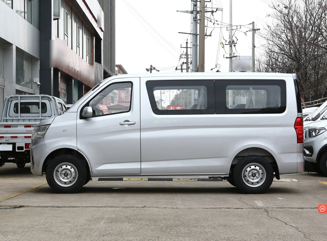 Cheap price Changan M60 gasoline 7 seats passenger cars for sale