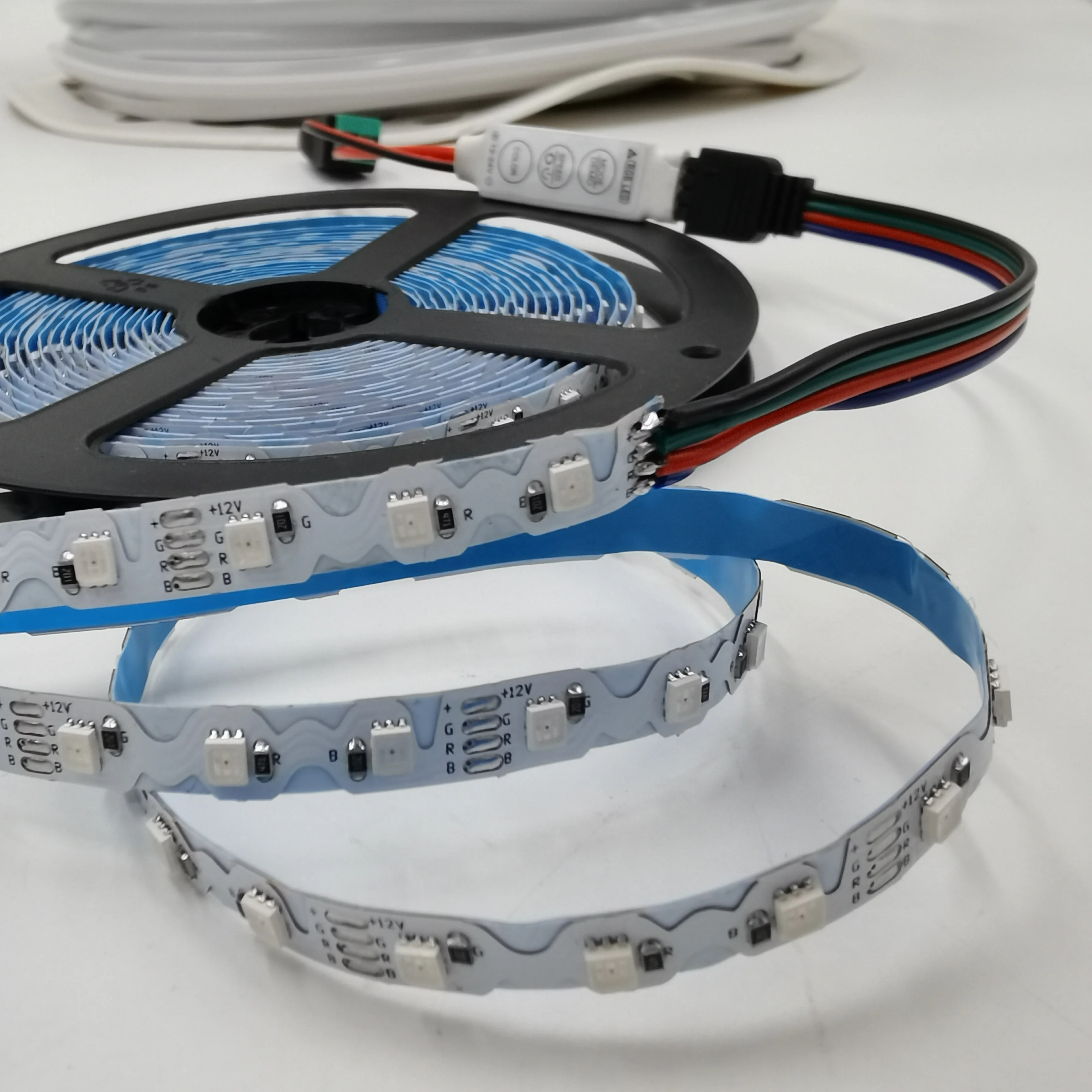 DC12V RGB SMD5050 светодиодная S-образная лента с белой силиконовой неоновой