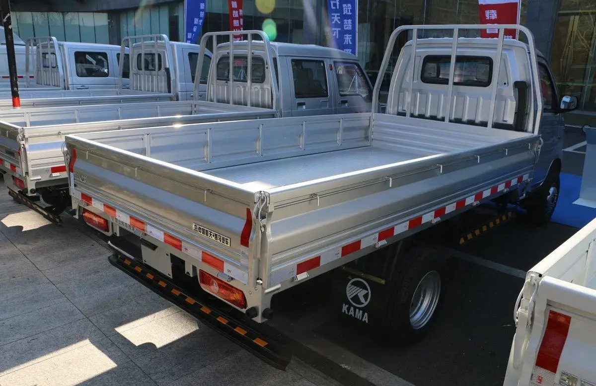 Best Price KAMA K23 OEM ODM 4x2 Cargo Trucks Car China 2 Ton 3.3M Small Gasoline Trucks Made in China