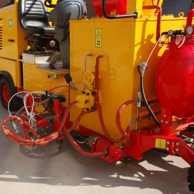 Driving Type Thermoplastic Spraying Road Marking car