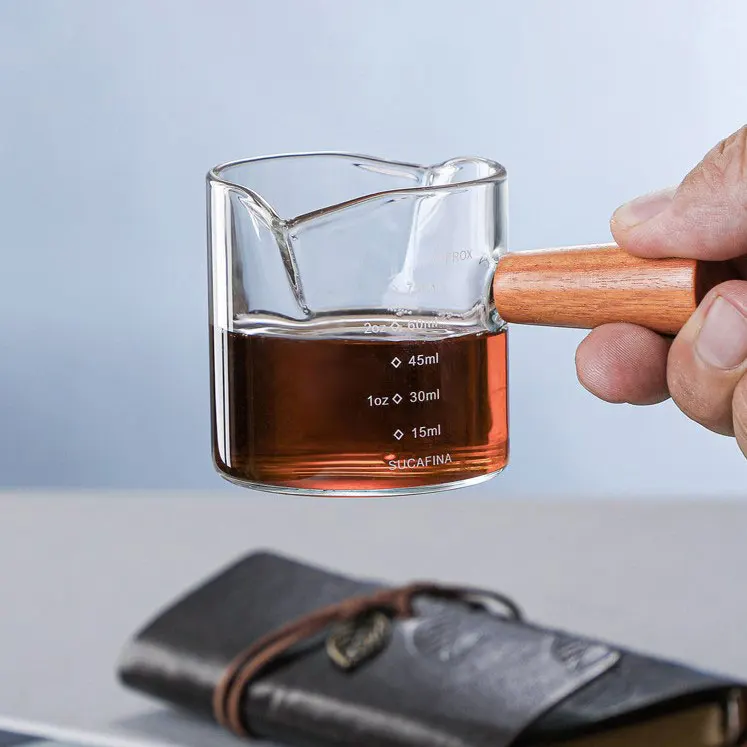 Factory direct Kitchen Accessories Glass measuring cup 75ml 100ml double spout coffee milk measuring cup with wooden handle