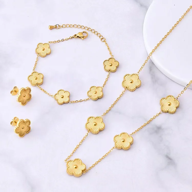 Five-leaf Flower jewelry set stainless steel gold five-leaf grass pendant necklace earrings fashion jewelry