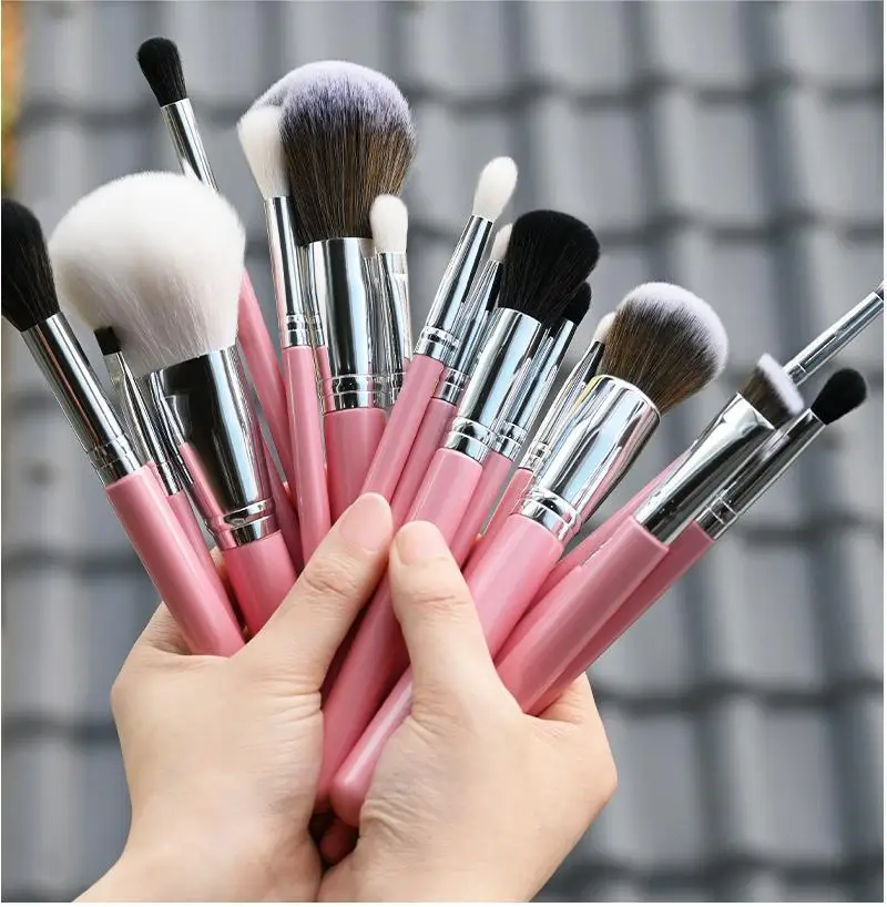 Hot selling Factory Price 24pcs White Wood Handle Professional Make Up Tools Private Label Makeup Artist Makeup Brush Set