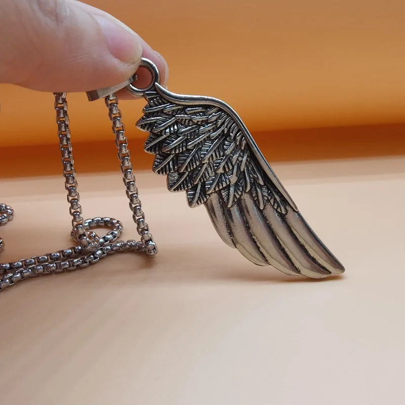 Fashion Jewelry with Retro Style Unisex Alloy Feather Detail Vintage Angel Wings Pendant Necklace