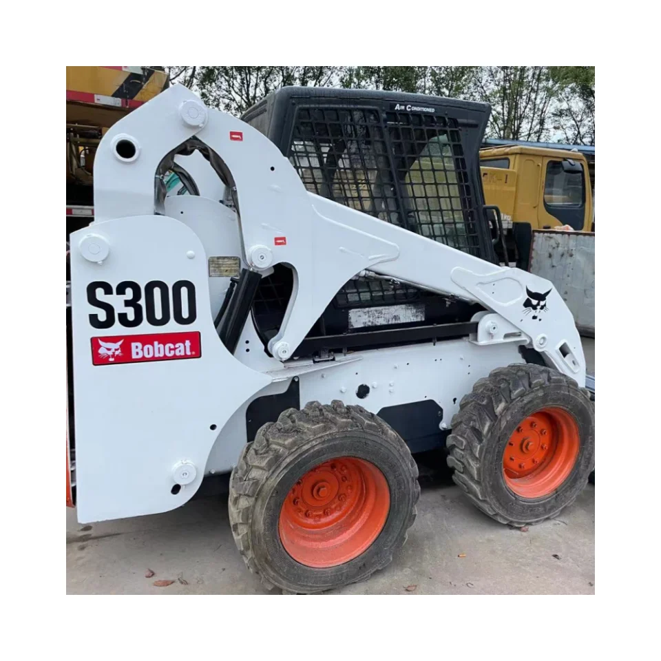 Подержанный мини BOBCAT S300 Bobcat скользящий погрузчик колесный экскаватор-погрузчик в хорошем состоянии