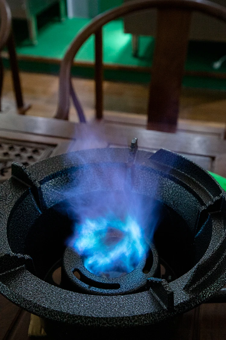 Модная привлекательная дизайнерская газовая плита YIUAN lpg чугунная струйная 1 горелка для ресторана и отеля