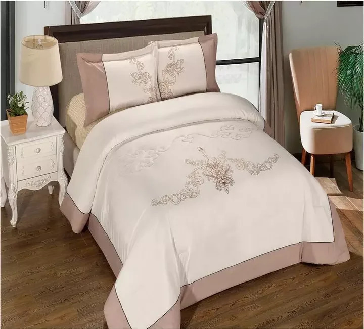 Modern Luxury super soft comforter 4pcs Quilt sets
