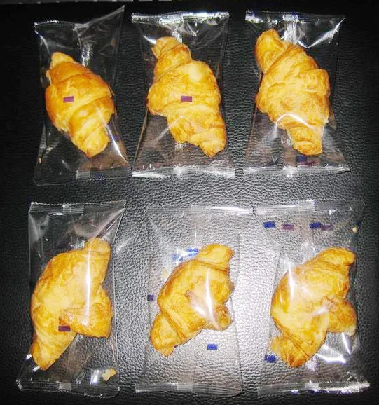 automatic nitrogen gas filling croissant packaging machine