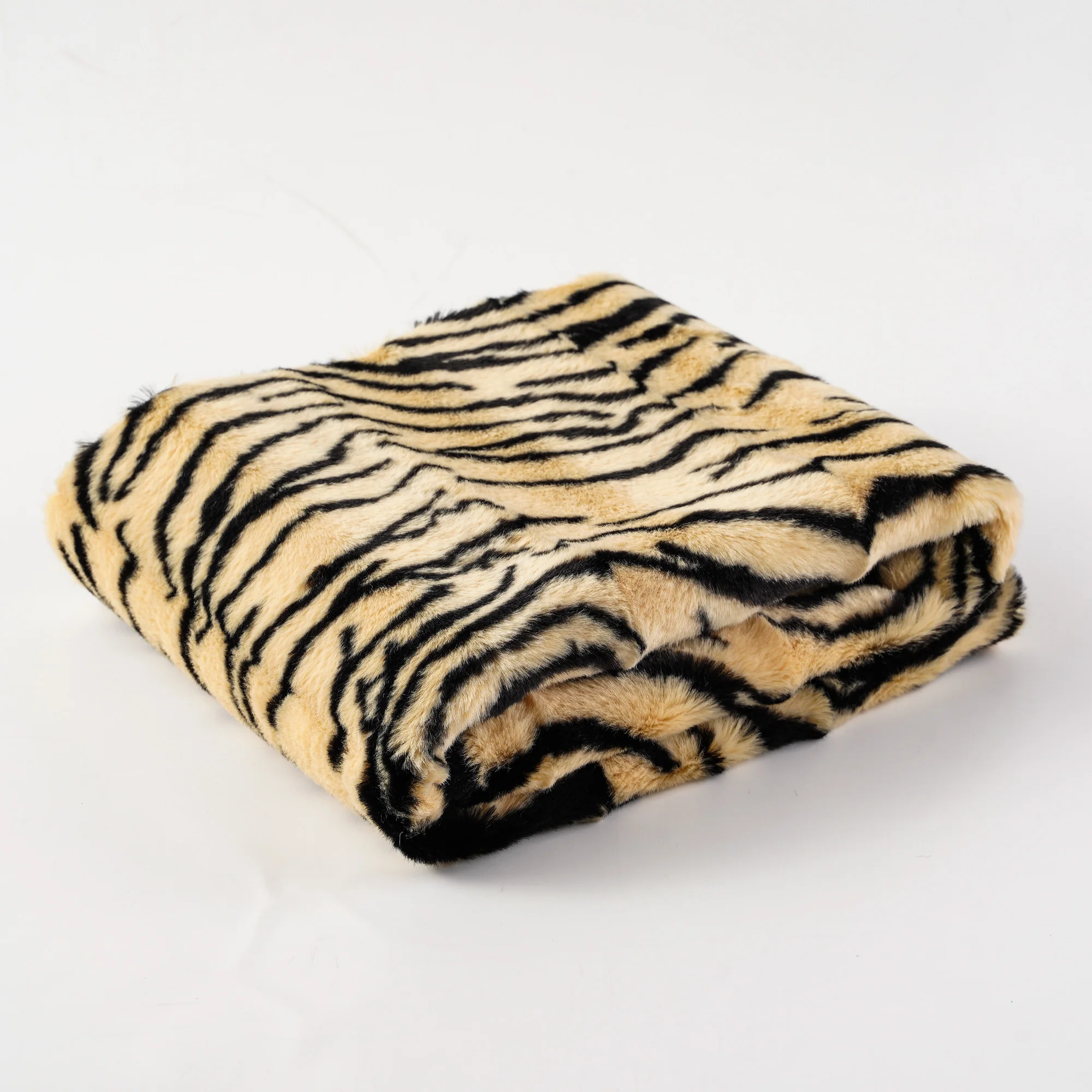 Hot Selling Animal Faux Fur Fabric Polyester Modacrylic Luxury  Faux fur Fabric for Garment clothes Throw Blanket