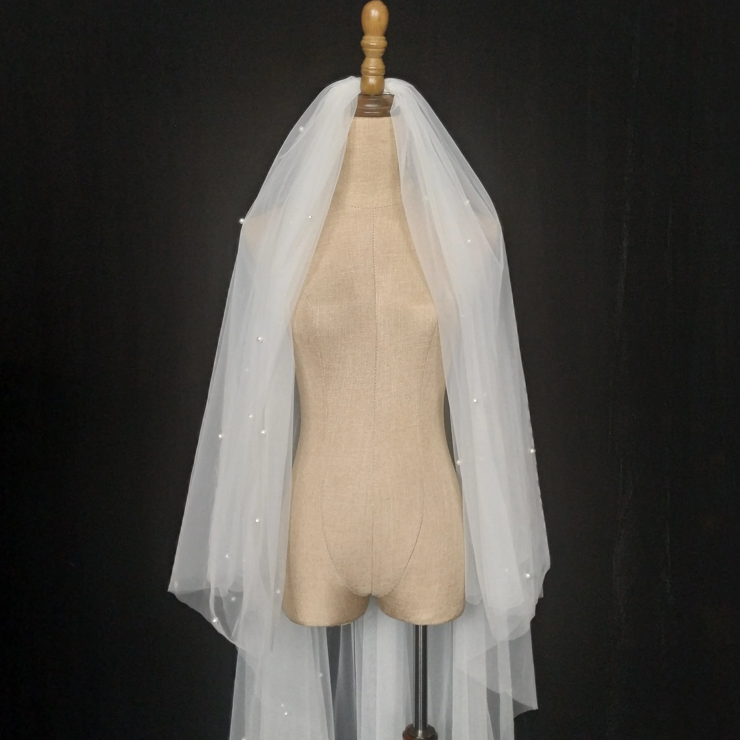 
With wholesale price 4m * 3m large tail bride veil simple mechanical beaded wedding dress veil Cathedral 