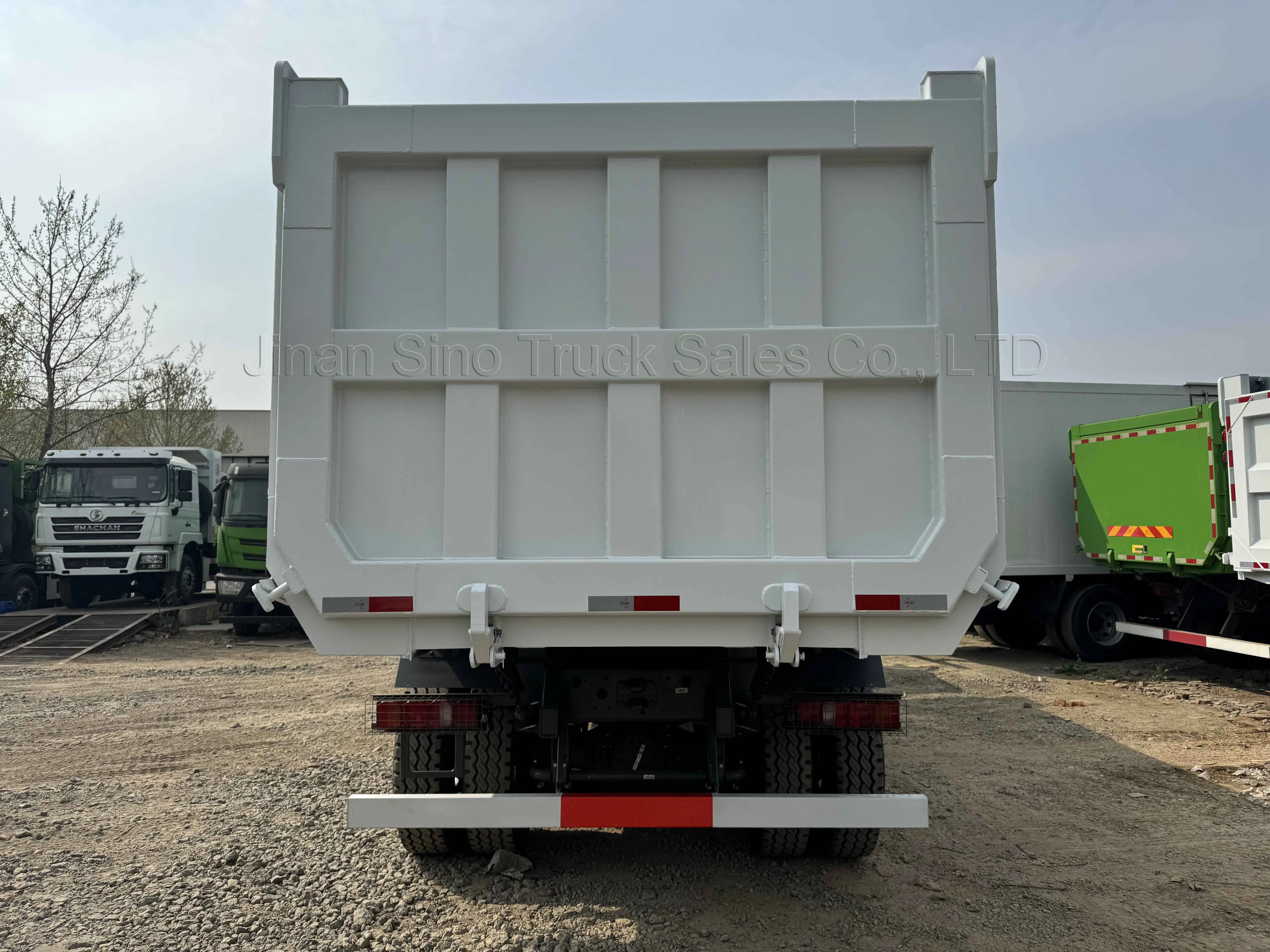 2024 new sinotruk howo NX 400hp heavy dump truck 50 ton 8x4 12 wheel tipper truck for sand and gravel transport