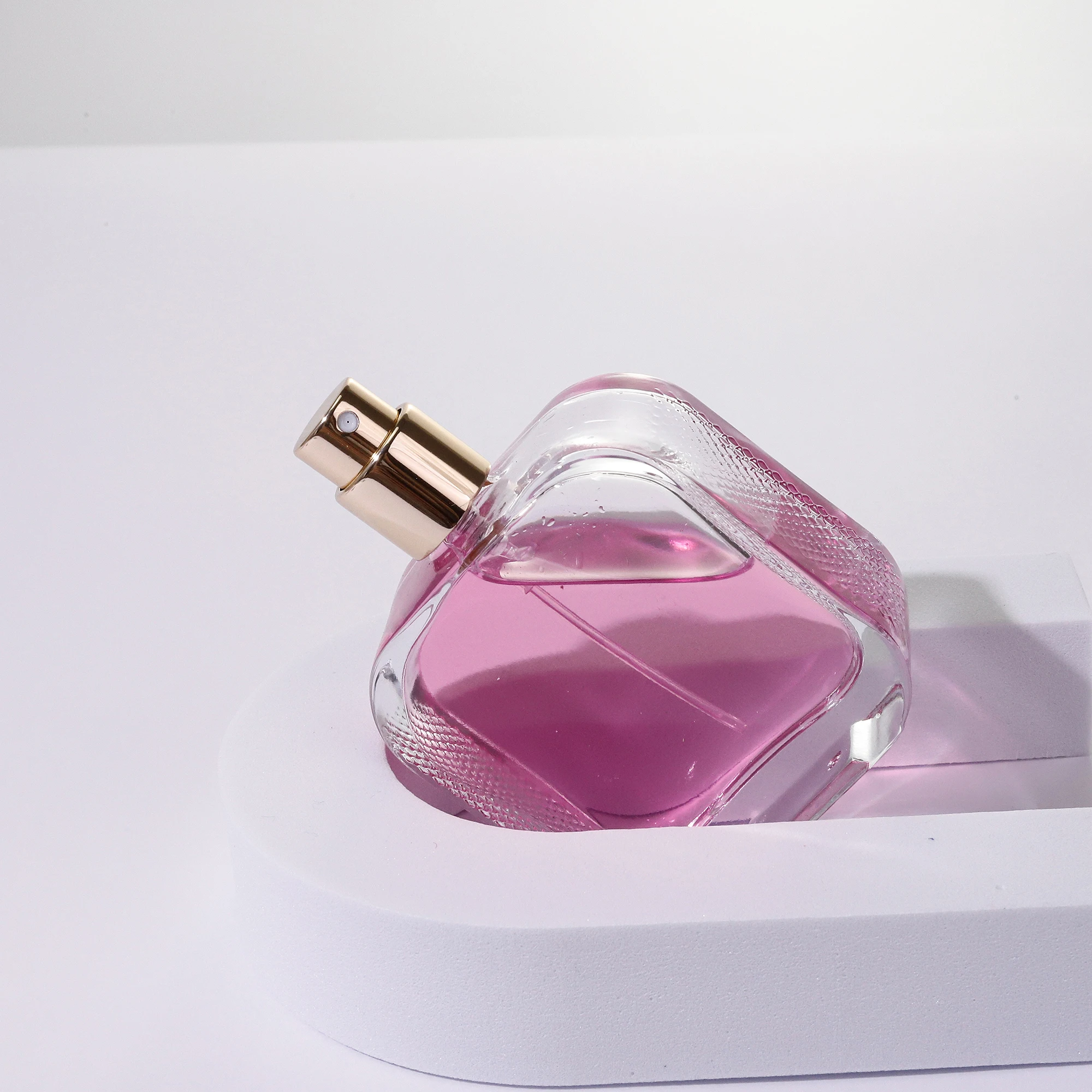 Bulk Orders Fast Shipping Glass Perfume Bottles (30ml, 50ml, 100ml) with covers and Sprayers